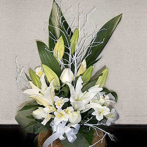 White Christmas Arrangement-Send White Christmas Flower Arrangements To Japan