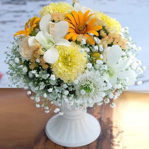 Smiling Wishes-Send Friend Flowers For Her Birthday